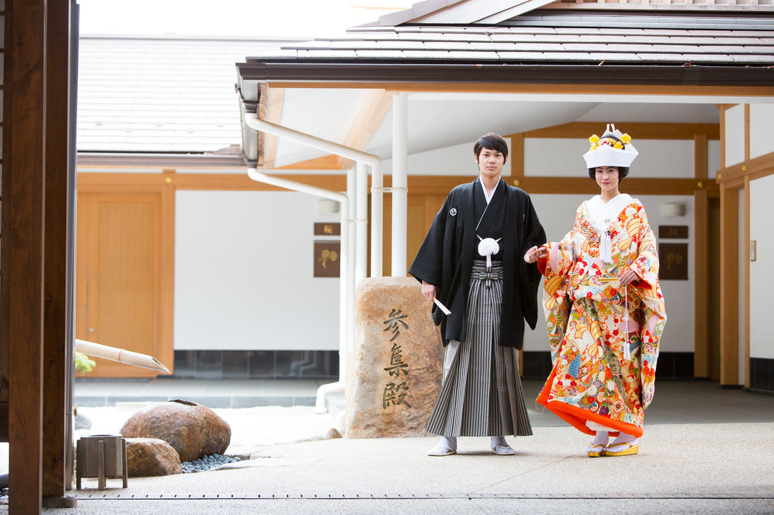 和装の結婚式アルバム、式場と外注はどう違う？費用と仕上がりで比較